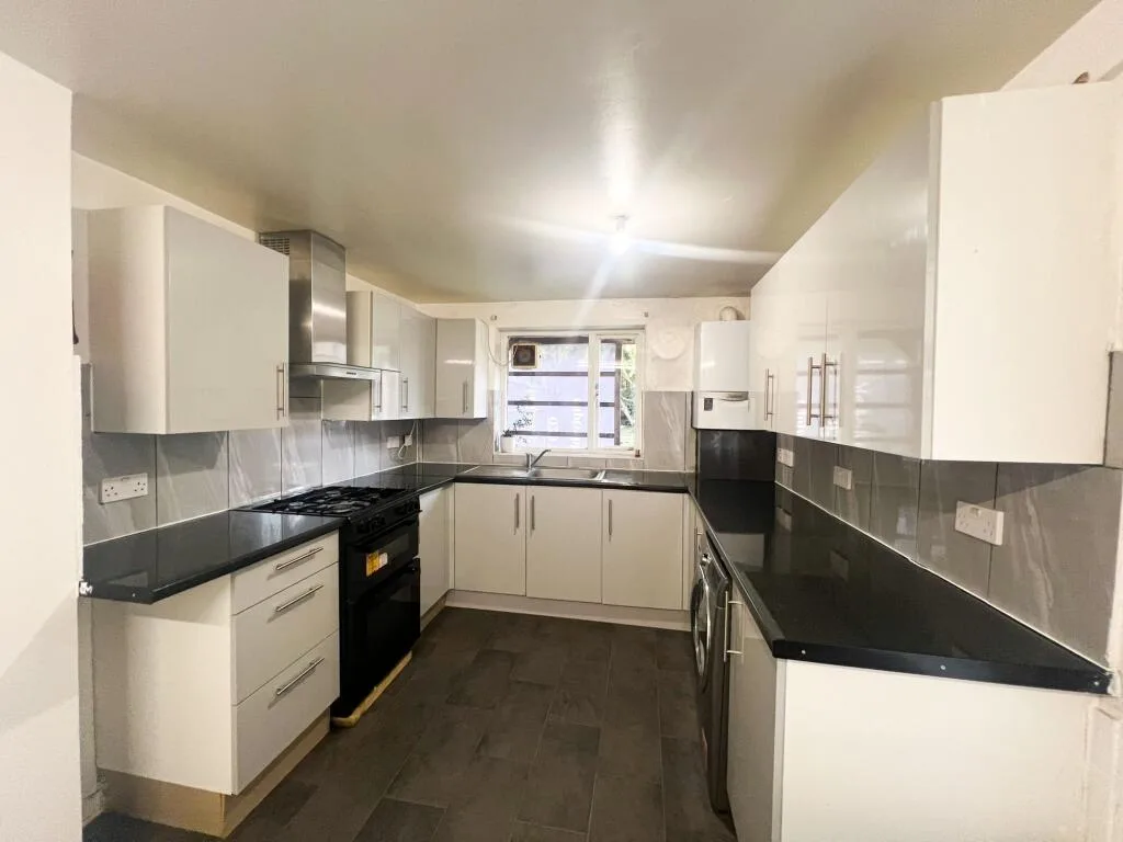 4 bedroom terraced house for rent