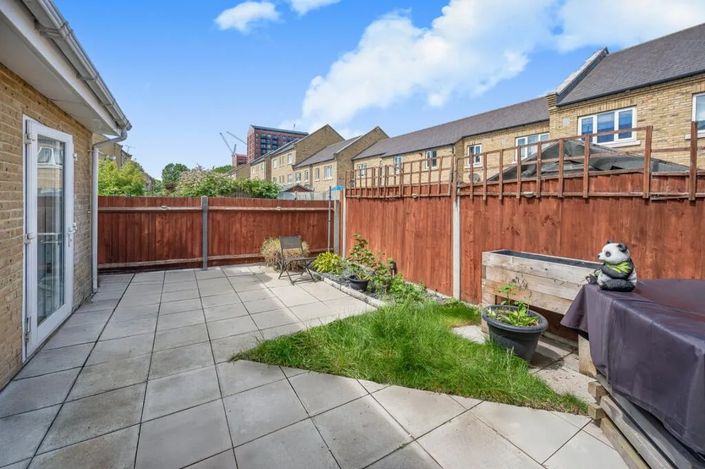 4 bedroom terraced house for rent