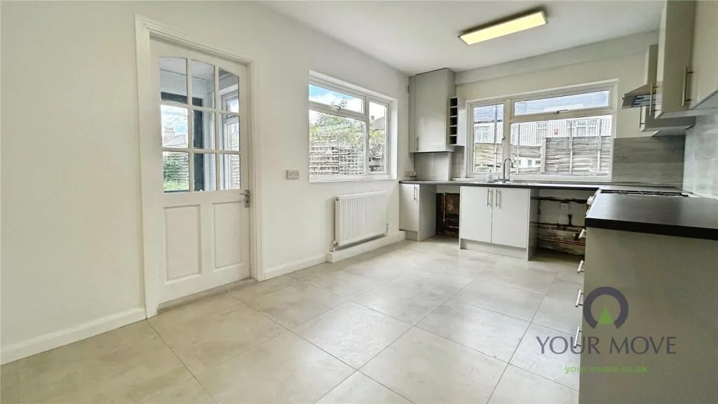 3 bedroom end of terrace house for rent