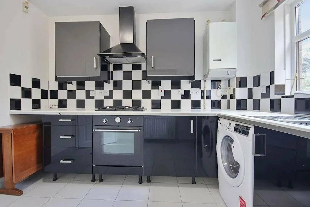 2 bedroom ground floor flat for rent