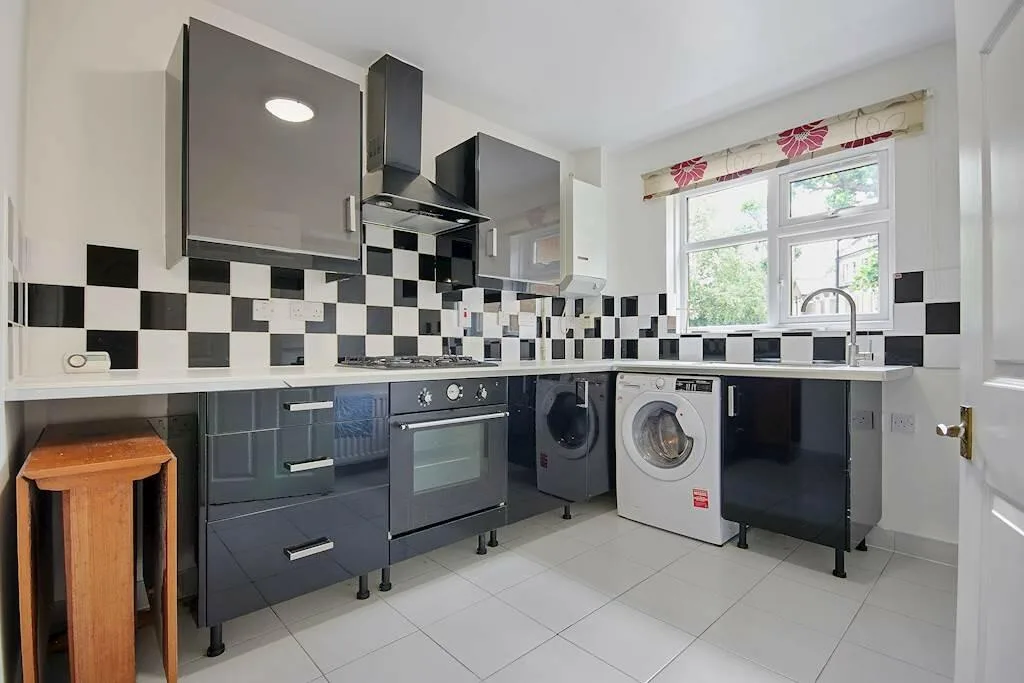 2 bedroom ground floor flat for rent
