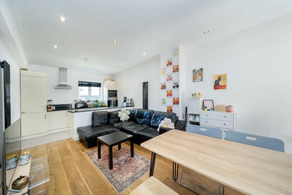 4 bedroom flat for rent