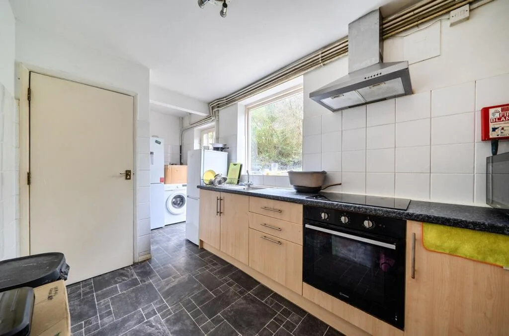 4 bedroom semi-detached house for rent