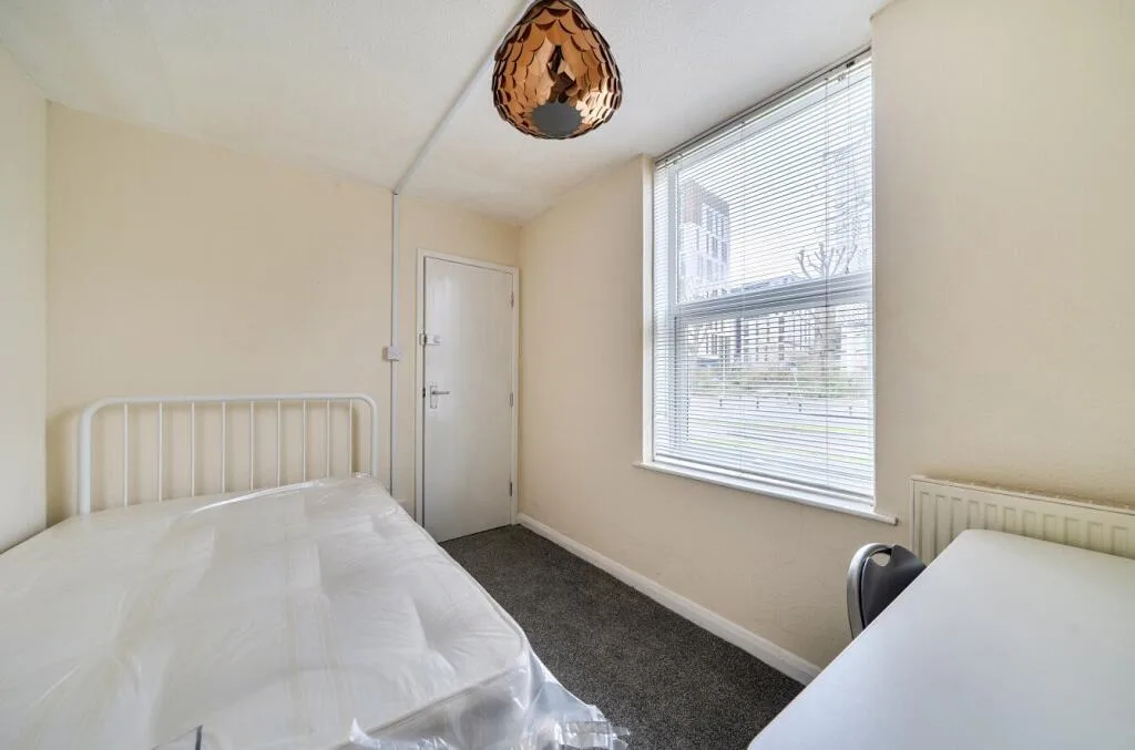 4 bedroom semi-detached house for rent