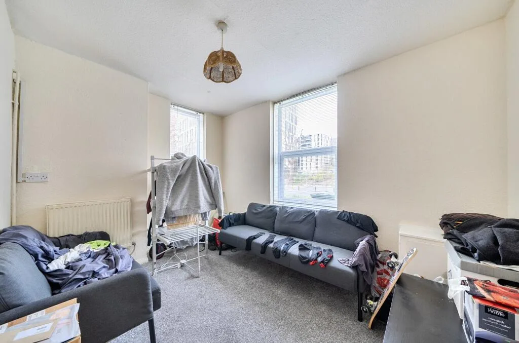 4 bedroom semi-detached house for rent