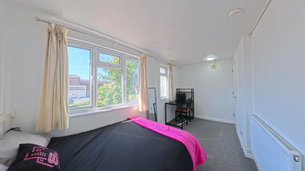 5 bedroom terraced house for rent