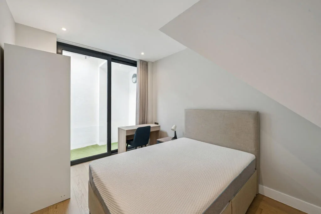 3 bedroom mews property for rent