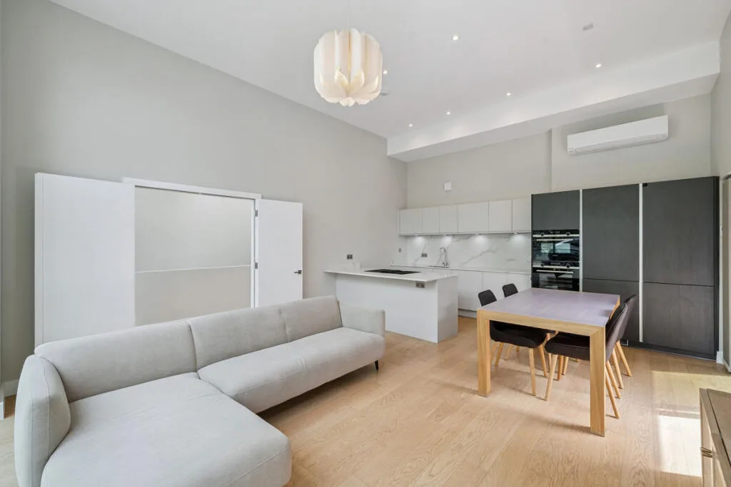 3 bedroom mews property for rent
