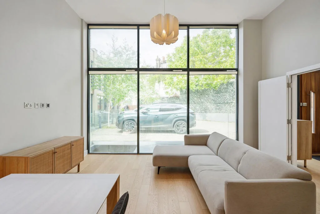 3 bedroom mews property for rent