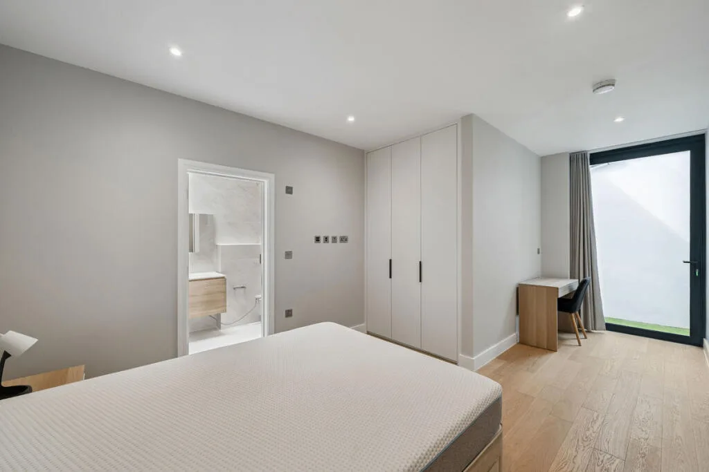 3 bedroom mews property for rent