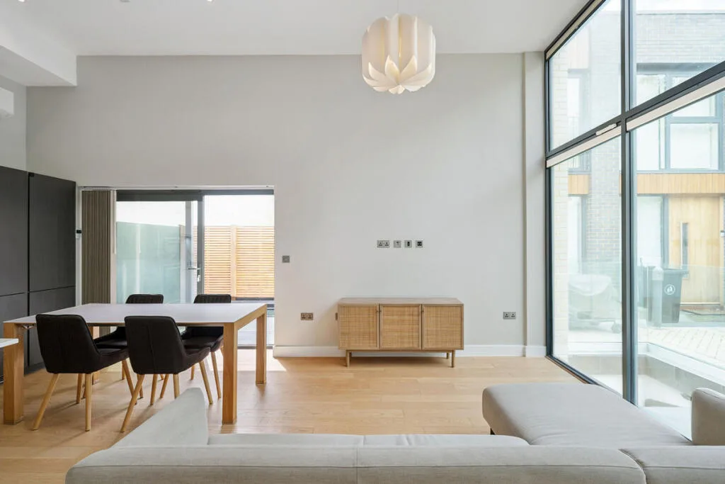 3 bedroom mews property for rent