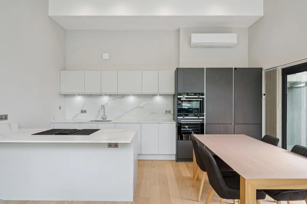 3 bedroom mews property for rent