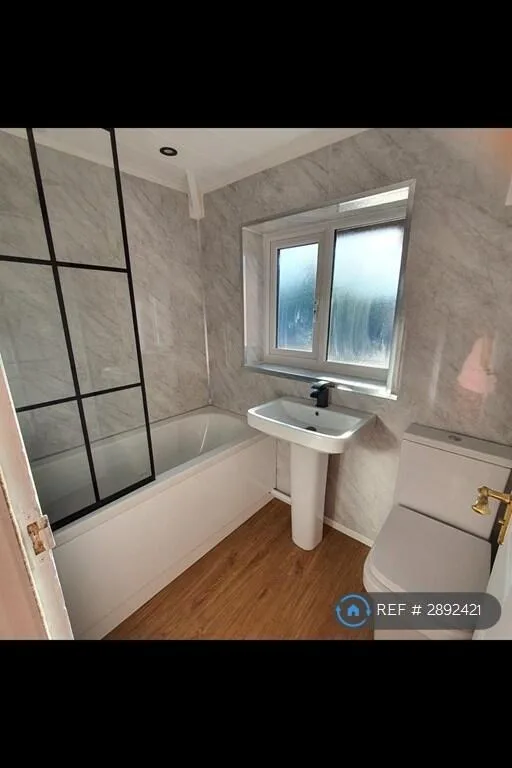 4 bedroom semi-detached house for rent