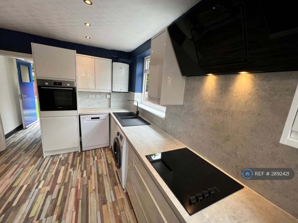 4 bedroom semi-detached house for rent