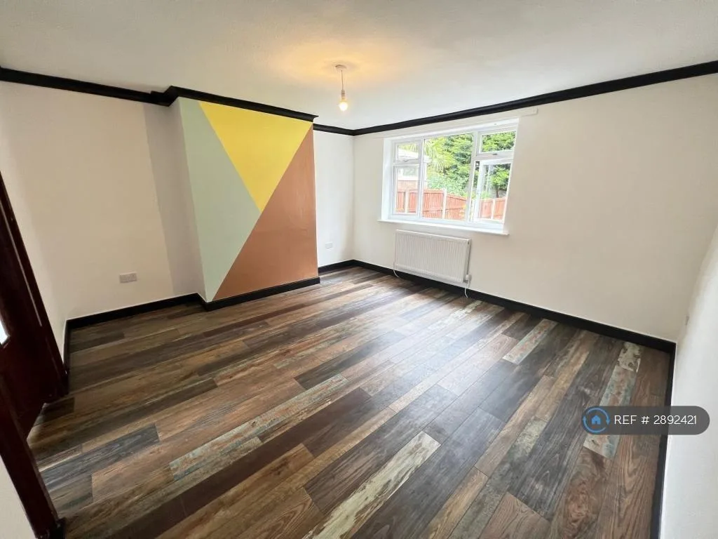 4 bedroom semi-detached house for rent