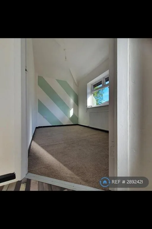 4 bedroom semi-detached house for rent