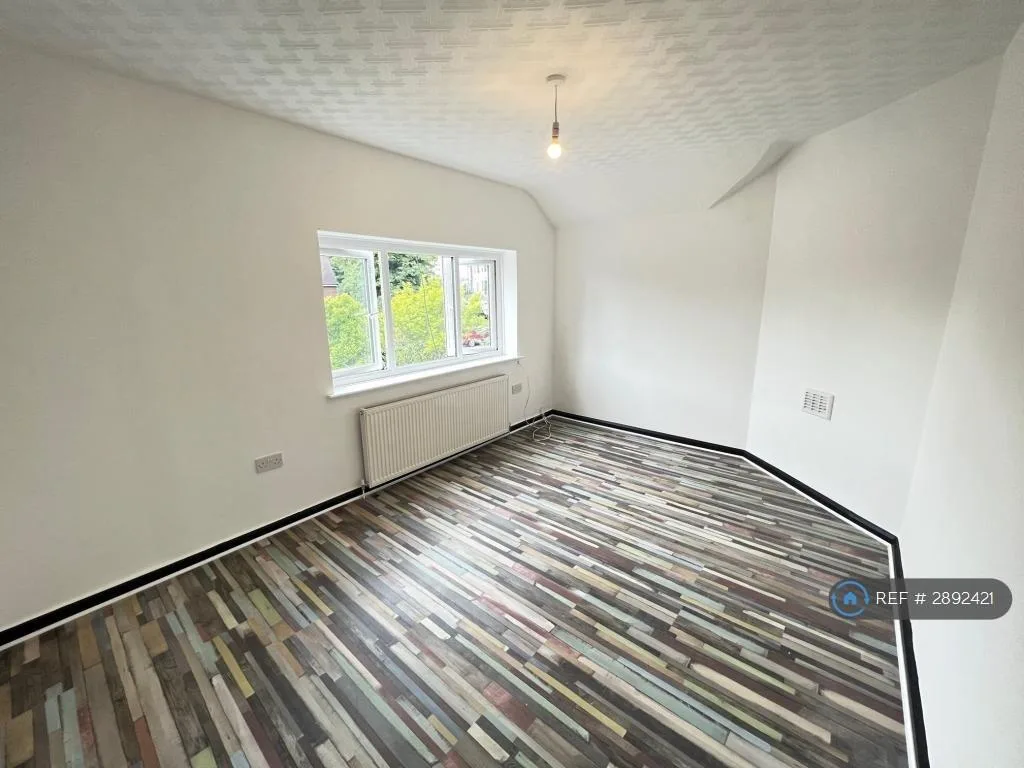 4 bedroom semi-detached house for rent