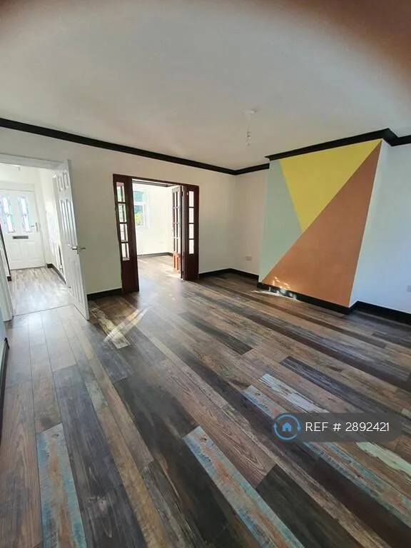 4 bedroom semi-detached house for rent