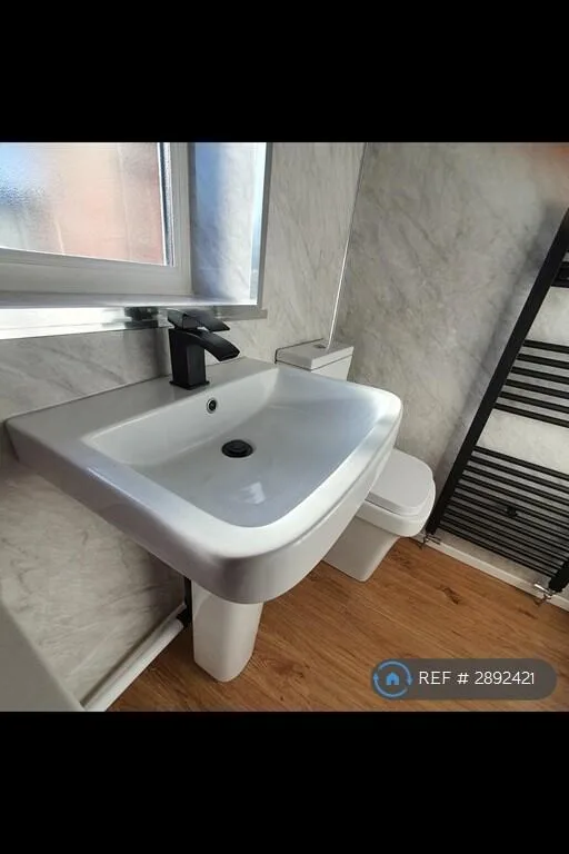 4 bedroom semi-detached house for rent