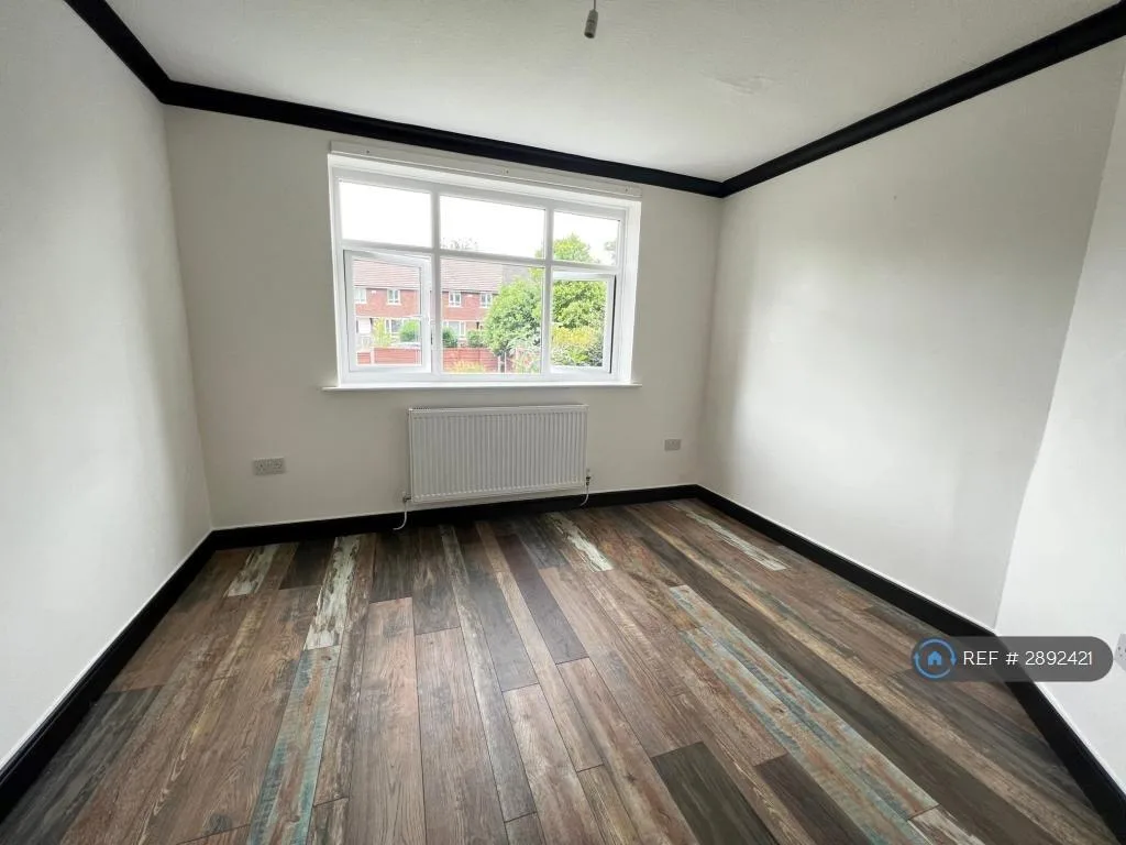 4 bedroom semi-detached house for rent