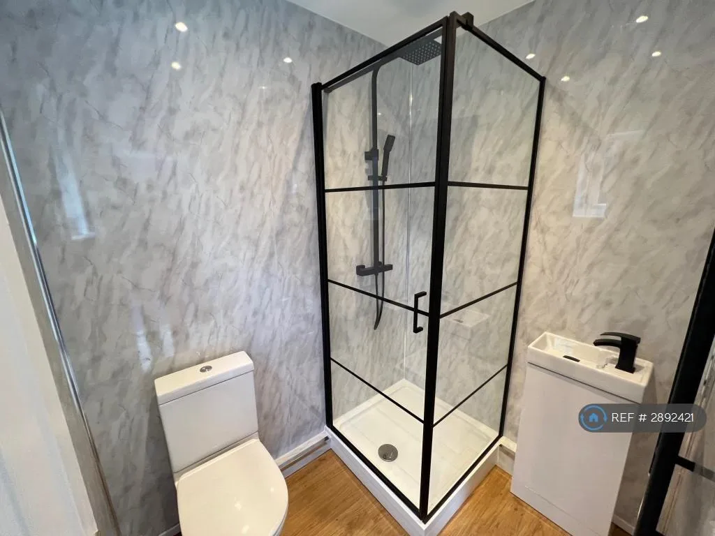 4 bedroom semi-detached house for rent