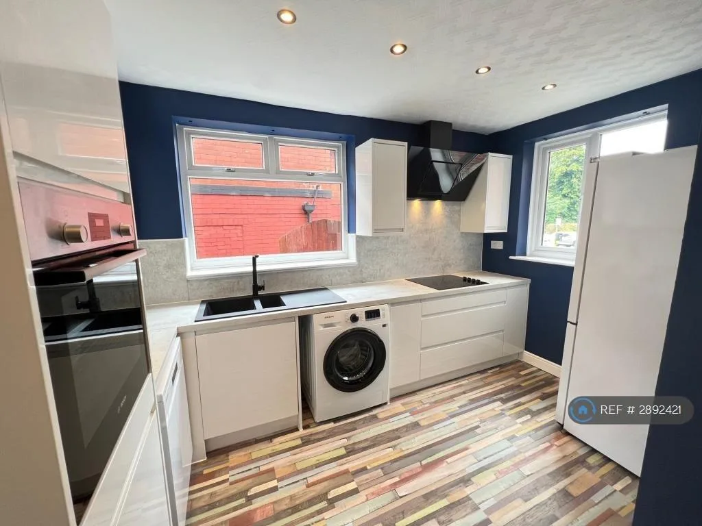 4 bedroom semi-detached house for rent