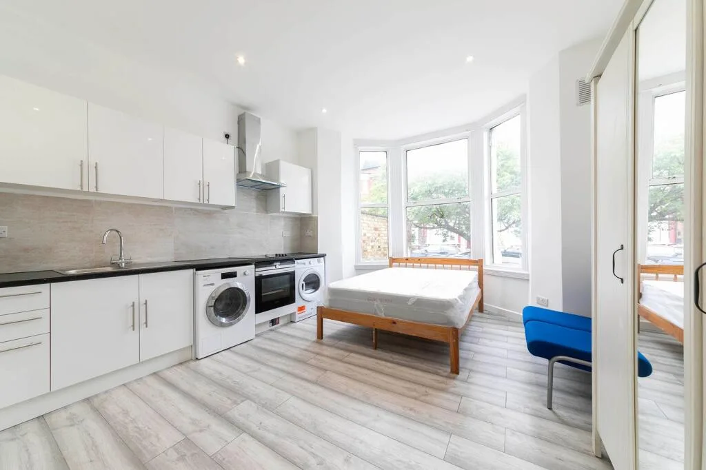 Studio flat for rent