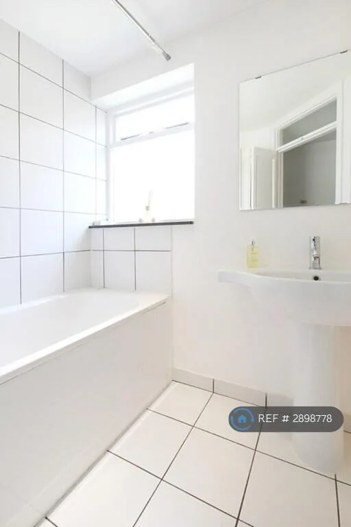4 bedroom semi-detached house for rent
