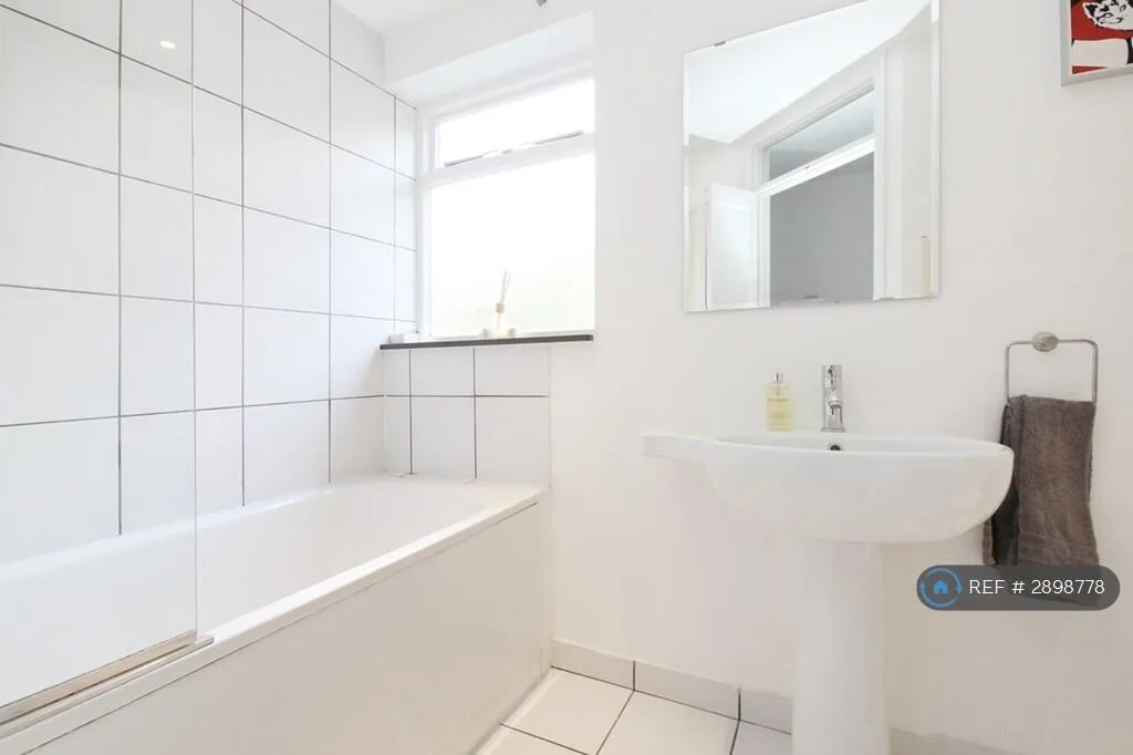 4 bedroom semi-detached house for rent