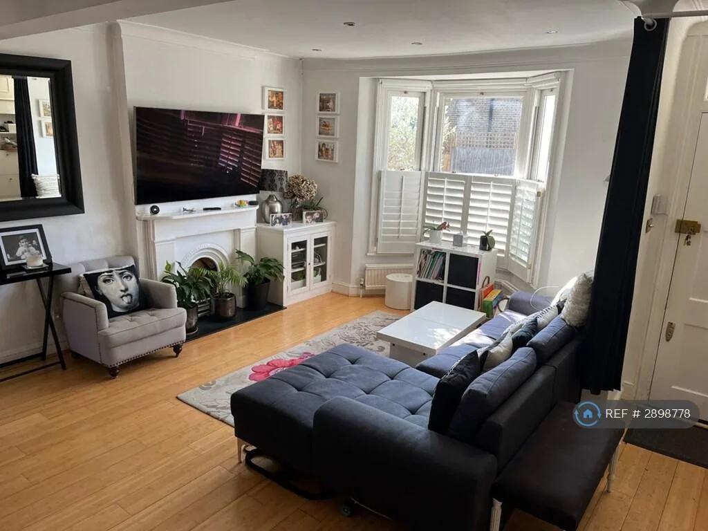 4 bedroom semi-detached house for rent