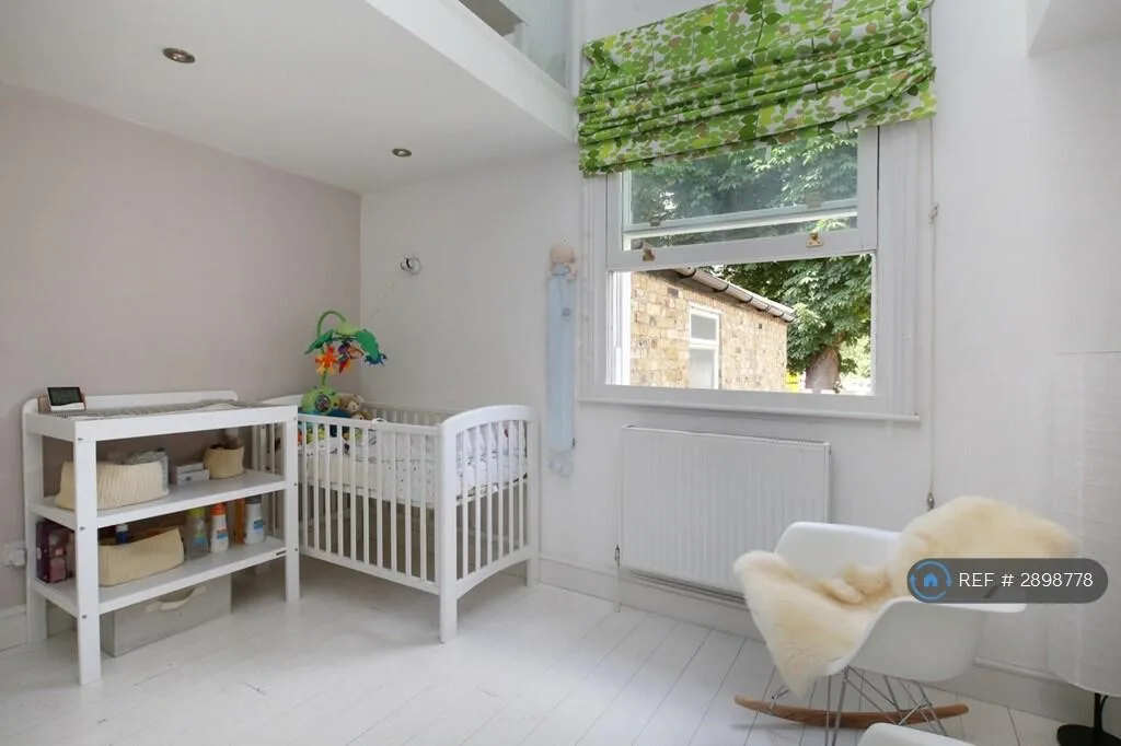 4 bedroom semi-detached house for rent