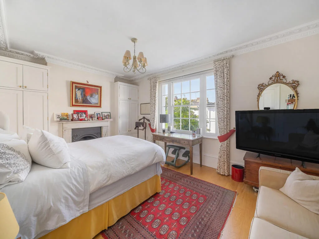 4 bedroom end of terrace house for rent