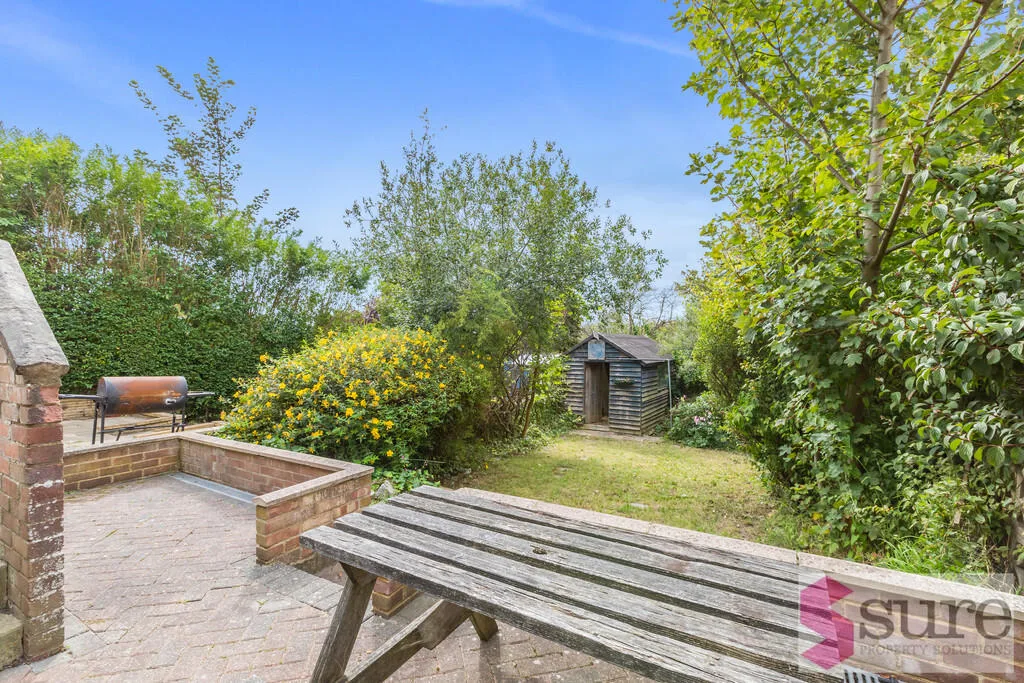 5 bedroom semi-detached house for rent