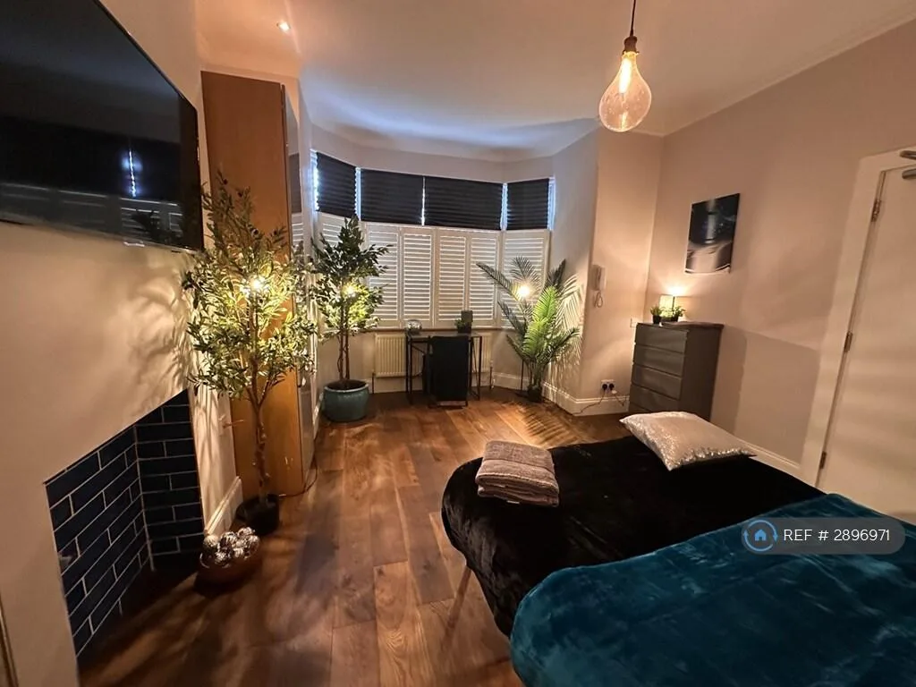1 bedroom house share for rent