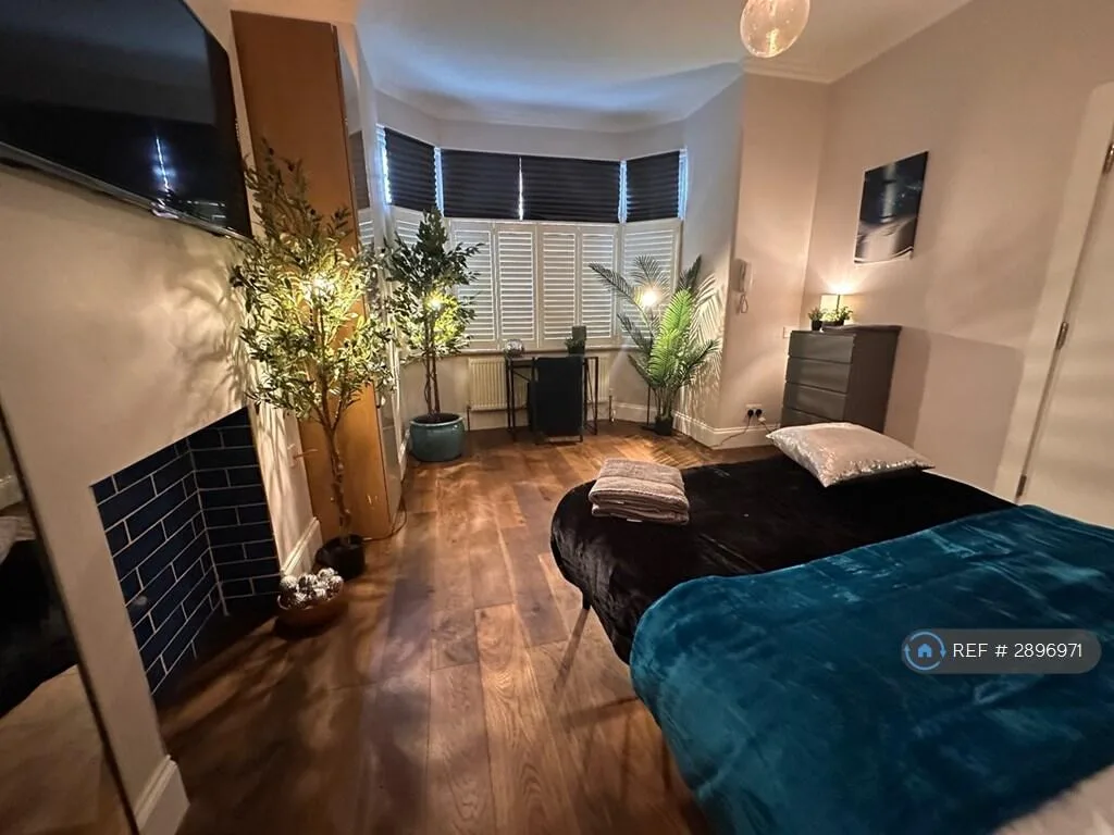 1 bedroom house share for rent