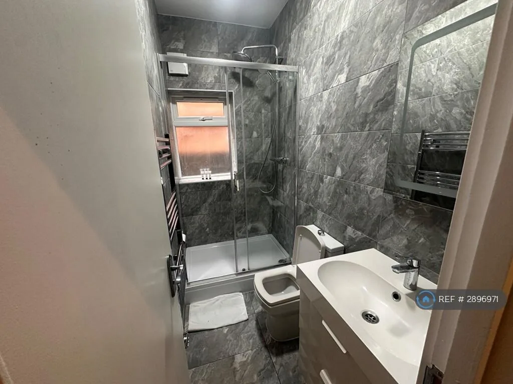 1 bedroom house share for rent
