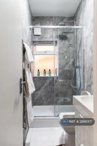 1 bedroom house share for rent