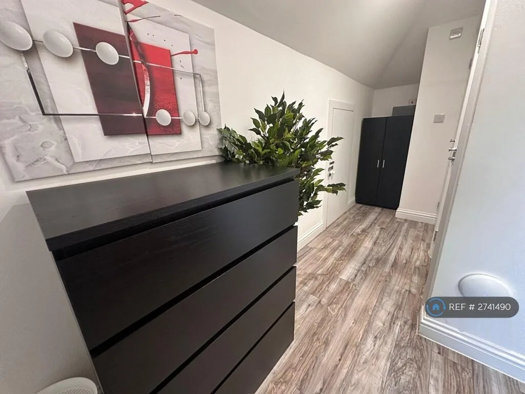 1 bedroom house share for rent