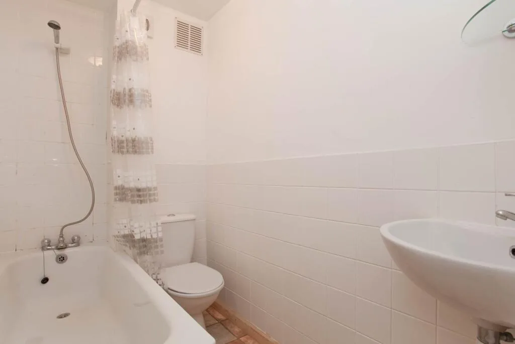 3 bedroom maisonette for rent
