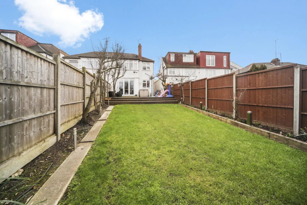 3 bedroom semi-detached house for rent