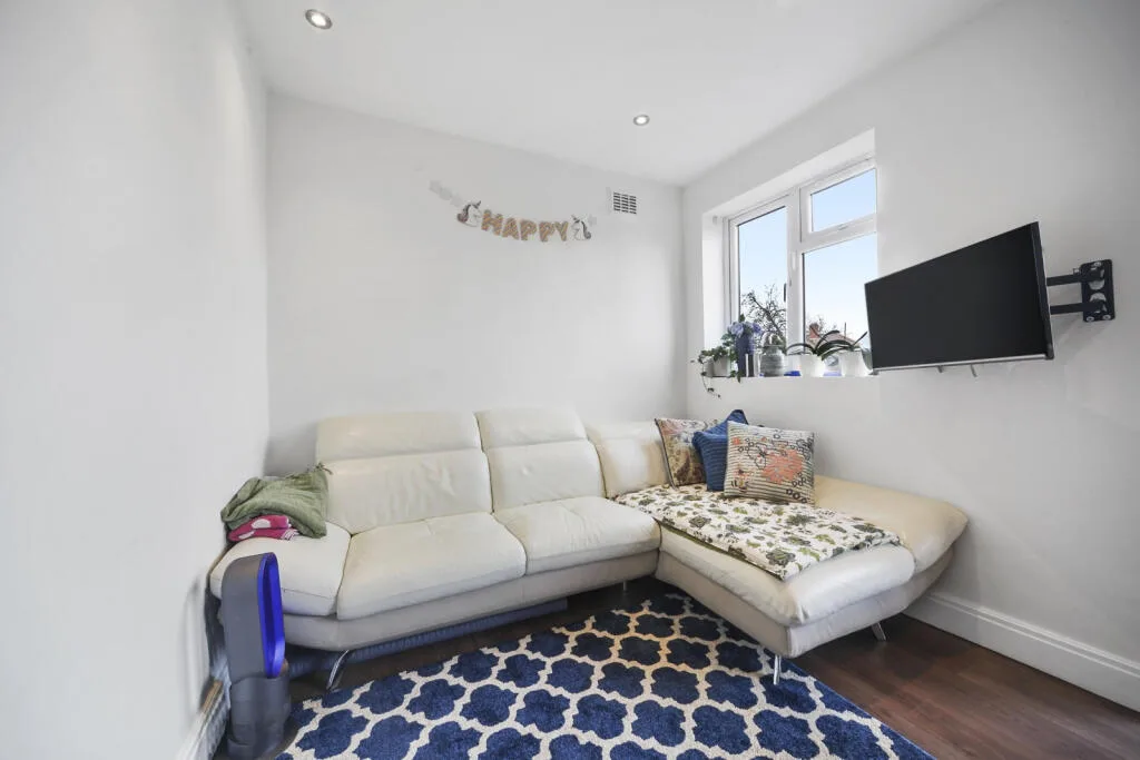3 bedroom semi-detached house for rent