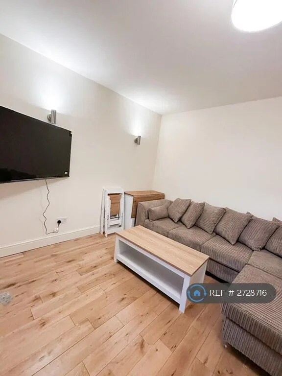 4 bedroom flat for rent