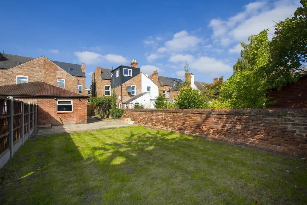 1 bedroom house share for rent