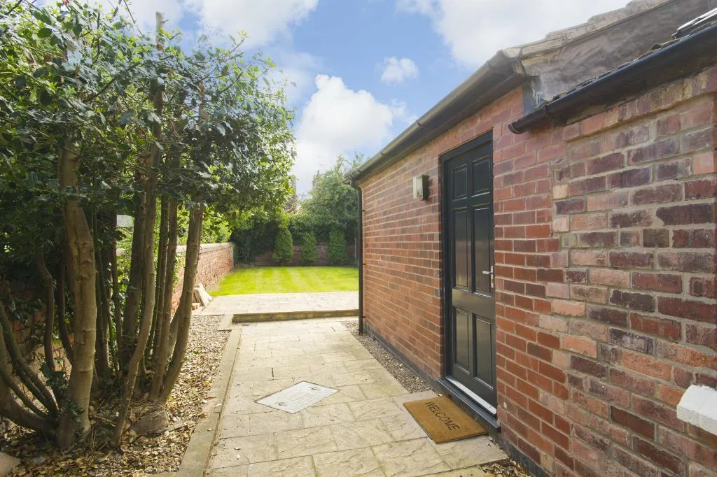 1 bedroom house share for rent