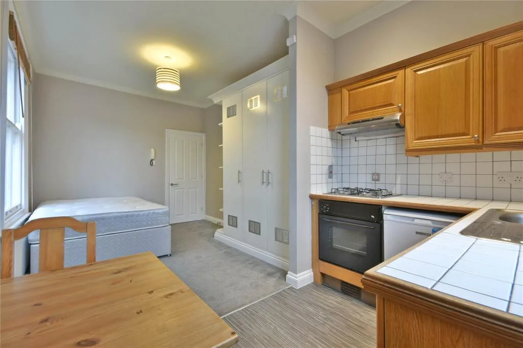 Studio flat for rent