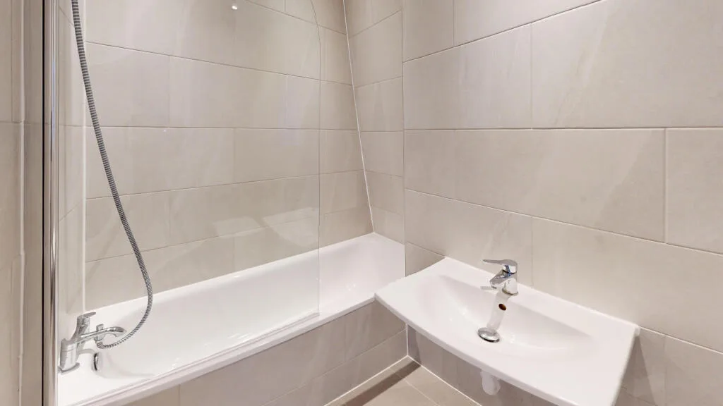 2 bedroom penthouse for rent