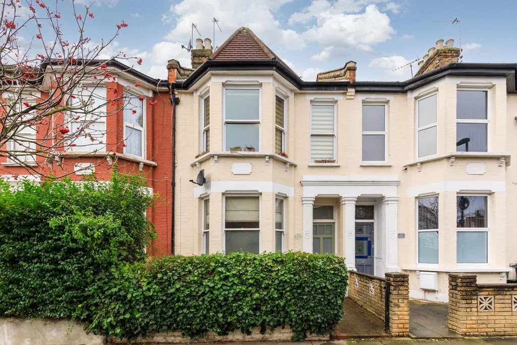 2 bedroom ground floor flat for rent
