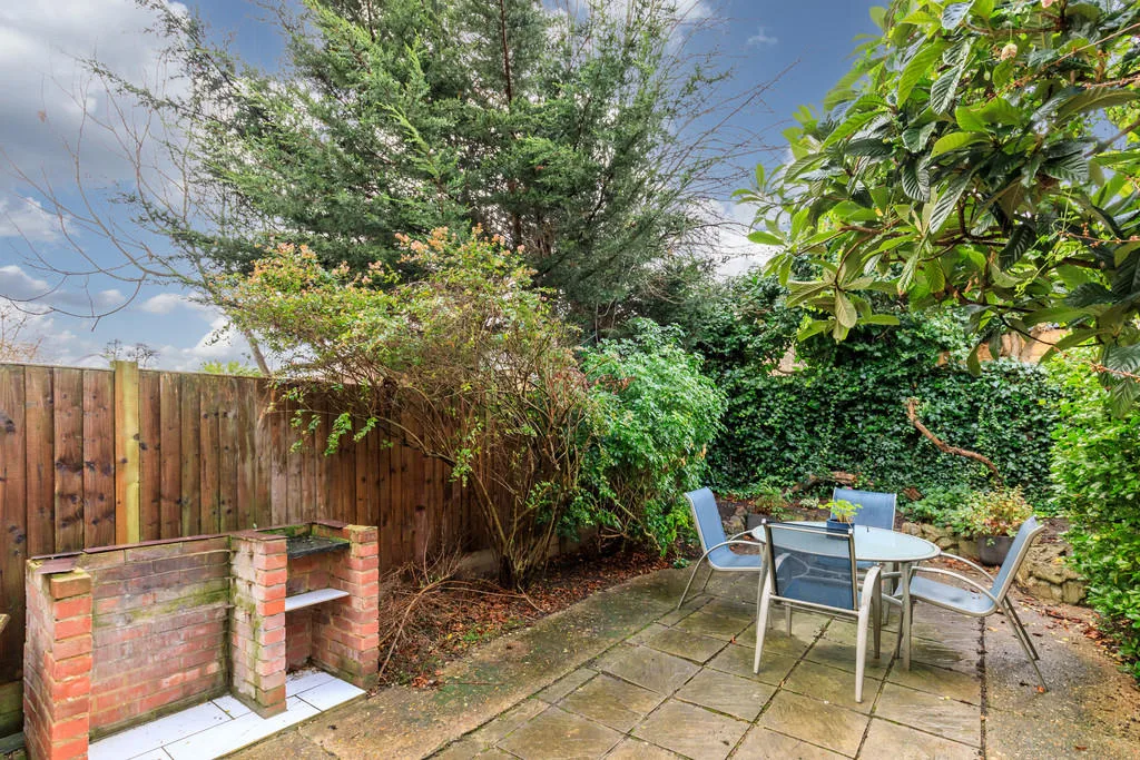 2 bedroom ground floor flat for rent
