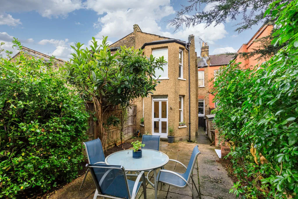2 bedroom ground floor flat for rent