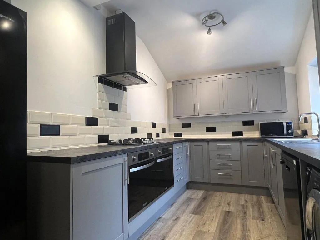 6 bedroom terraced house for rent